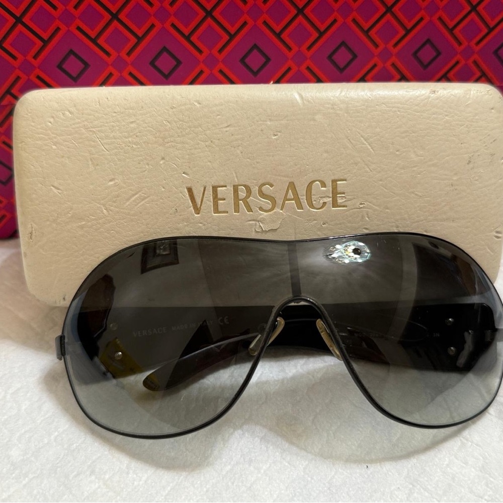 Versace Oversized Black Sunglasses - Picture 3 of 6